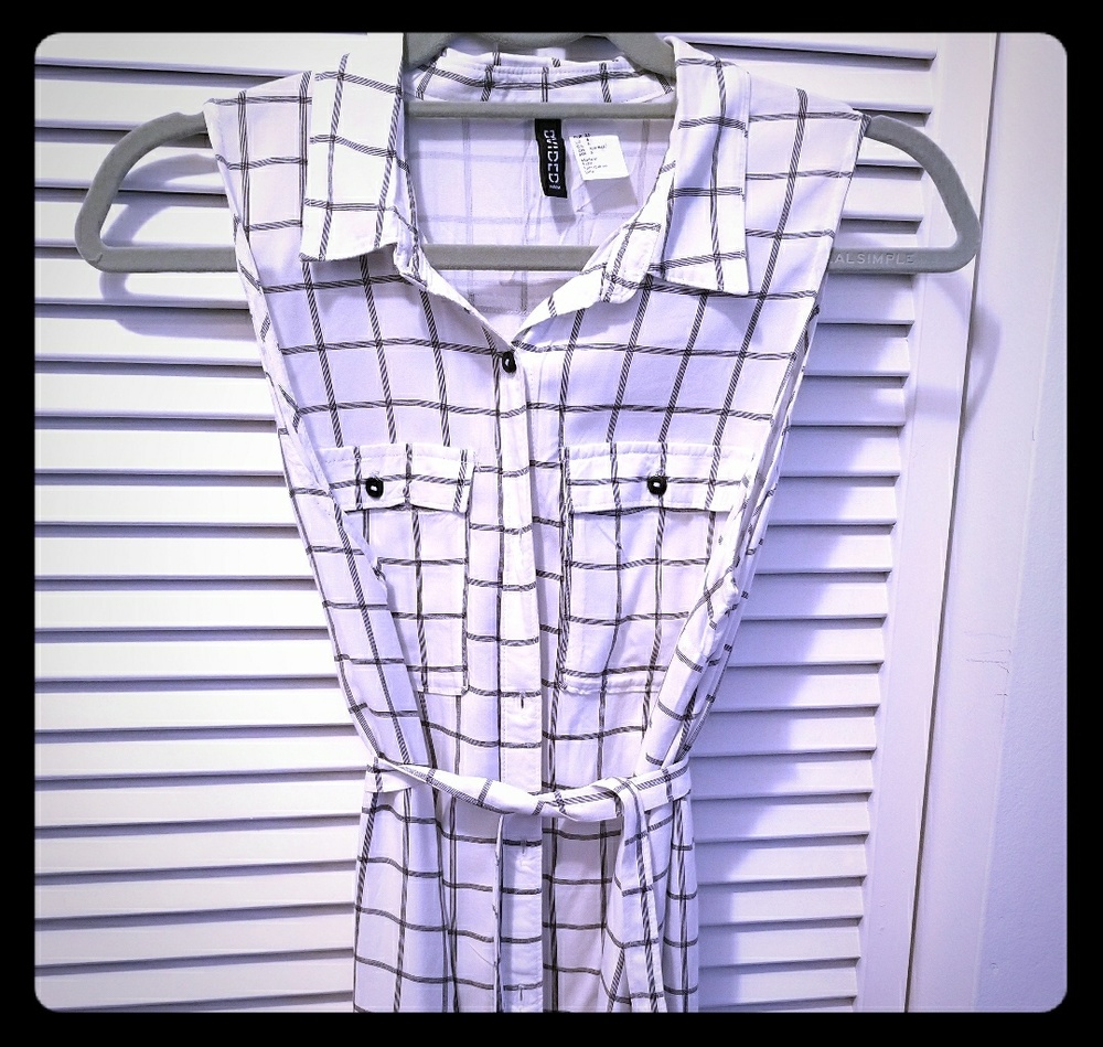 H&M white with black stripe sleeveless shirt dress
